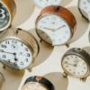 Il va falloir continuer à avancer ou reculer son réveil. // Source : Pexels/Tima Miroshnichenko