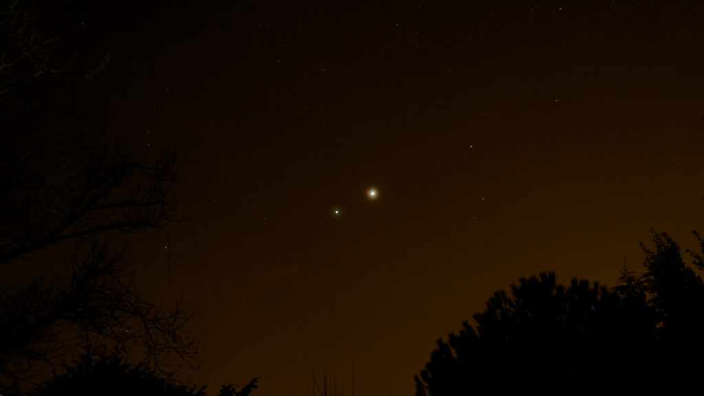 Jupiter et Vénus en conjonction. // Source : Flickr/CC/Paul Williams (photo recadrée)
