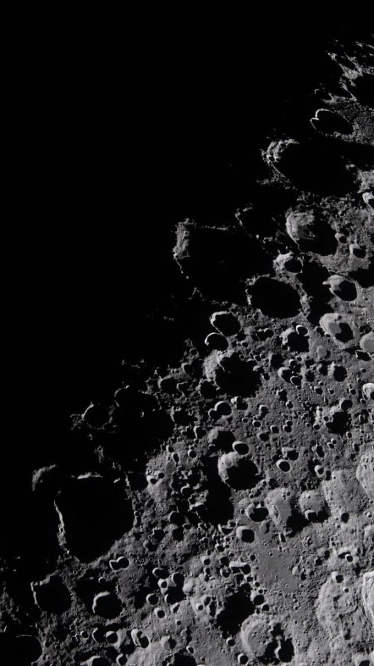 Photo prise pendant le survol de la face cachée de la Lune par Artémis II. // Source : Flickr/Nasa Johnson (image recadrée)