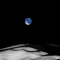 Le curieux mouvement de la Terre, tel qu'on le verrait du pôle sud de la Lune. // Source : YouTube NASA Goddard Le curieux mouvement de la Terre, tel qu'on le verrait du pôle sud de la Lune. // Source : YouTube NASA Goddard