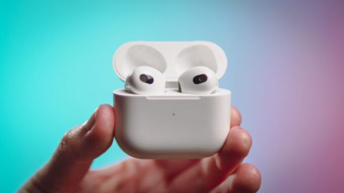 Apple AirPods 3 // Source : Louise Audry pour Numerama
