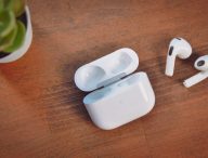 Airpods 3 // Source : Louise Audry pour Numerama