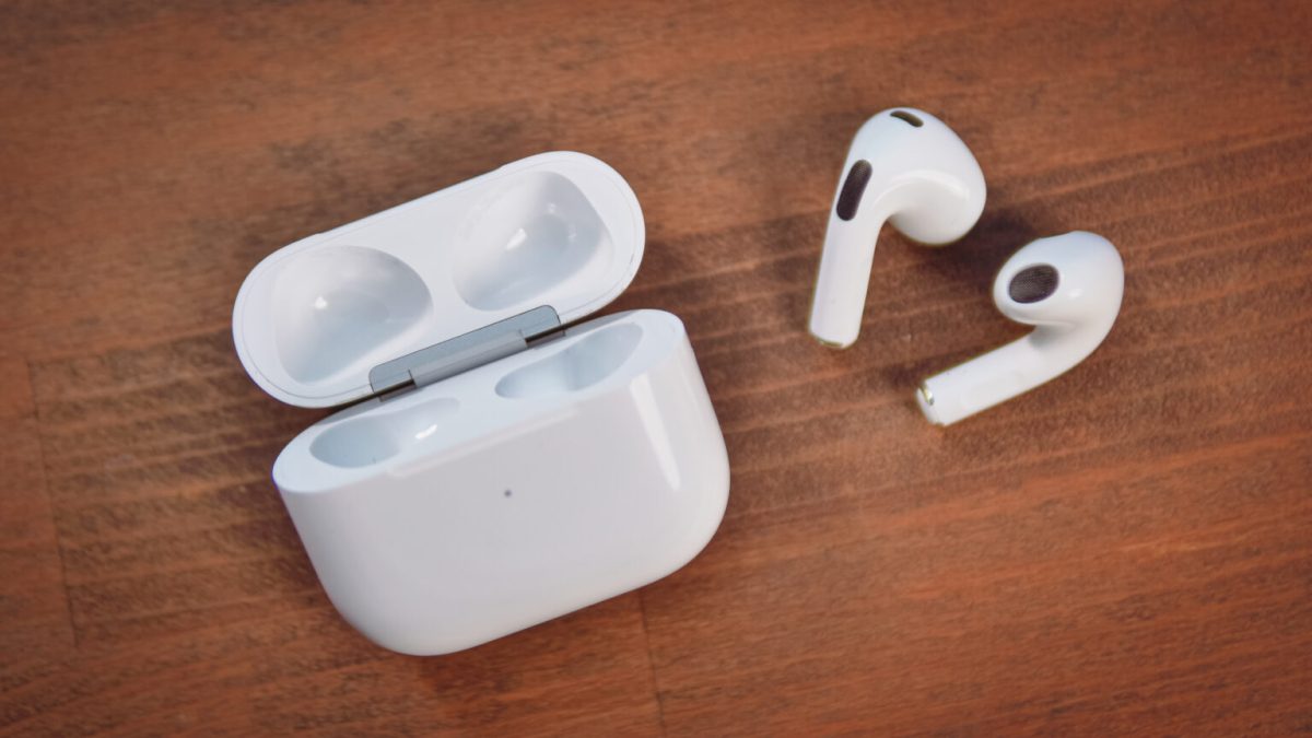 AirPods 3 // Source : Louise Audry pour Numerama