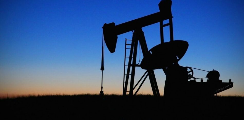 Pompe pétrole. // Source : Pixabay