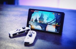 Nintendo Switch OLED // Source : Louise Audry pour Numerama