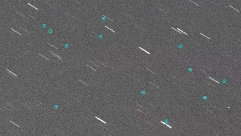 Les débris du satellite visé par la Russie. // Source : Via Twitter @sling_shot_aero, capture d'écran Les débris du satellite visé par la Russie. // Source : Via Twitter @sling_shot_aero, capture d'écran
