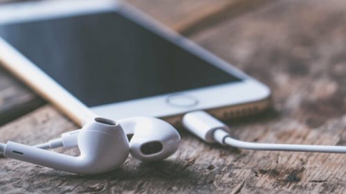 iPhone : Apple arrête d'offrir des écouteurs filaires EarPods dans la boîte  en France