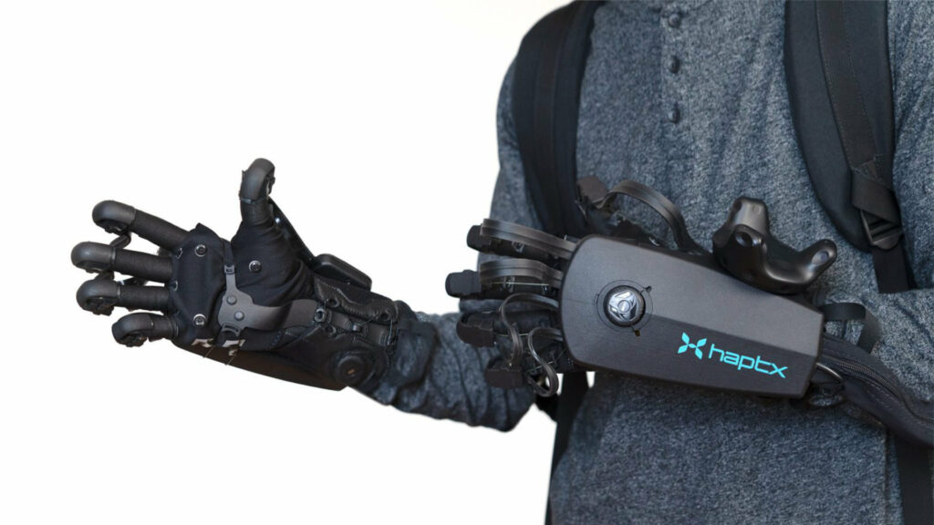 Le gant à retour haptique développé par HaptX // Source : HaptX