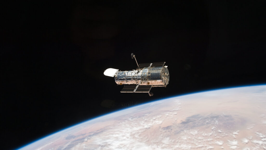 Il telescopio spaziale Hubble è stato portato fuori rotta