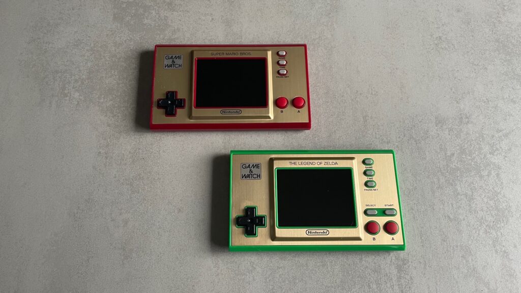 Les deux Game & Watch (Mario et Zelda) // Source : Maxime Claudel pour Numerama