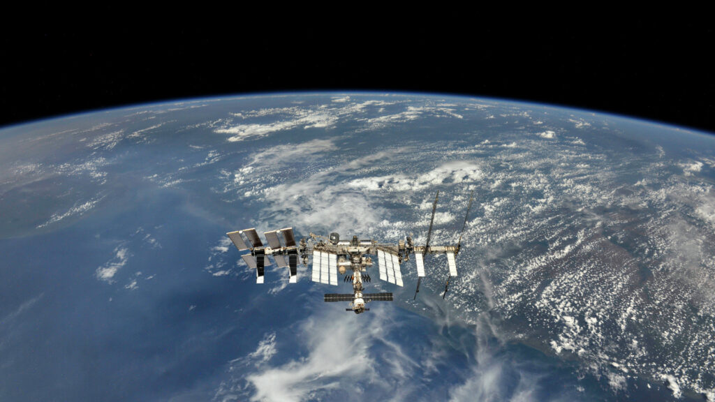 L'ISS a effectué 29 manœuvres d'évitement de débris depuis 1999. // Source : Flickr/CC/Roscosmos (photo recadrée)