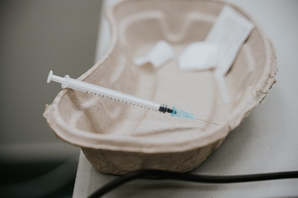 Un vaccin contre le Covid // Source : Mat Napo / Unsplash