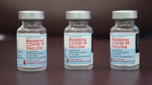 Flacons vaccin Moderna. // Source : Pixabay (photo recadrée)