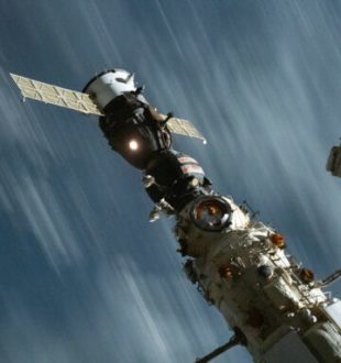 Le vaisseau Soyuz MS-18 attaché à l'ISS. // Source : Flickr/CC/Nasa Johnson (photo recadrée) Le vaisseau Soyuz MS-18 attaché à l'ISS. // Source : Flickr/CC/Nasa Johnson (photo recadrée)