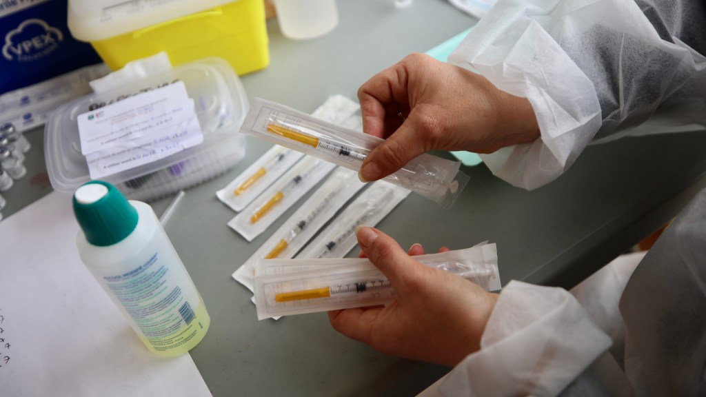 Campagne de vaccination à la préfecture des Yvelines de Versailles. // Source : Flickr/CC/Nicolas DUPREY / CD 78 (photo recadrée)