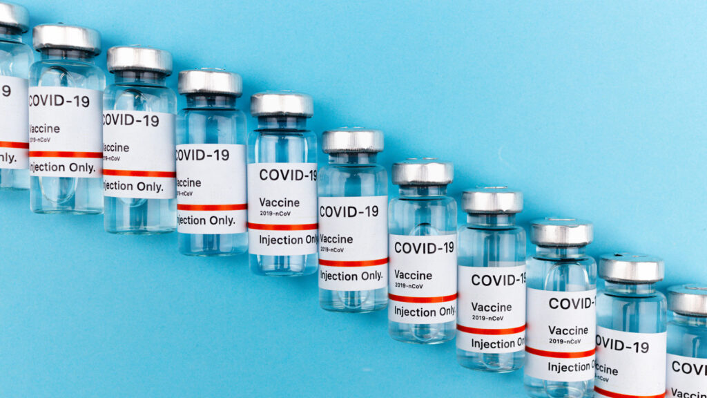 Vaccins covid-19. // Source : Pexels/Maksim Goncharenok (image recadrée)