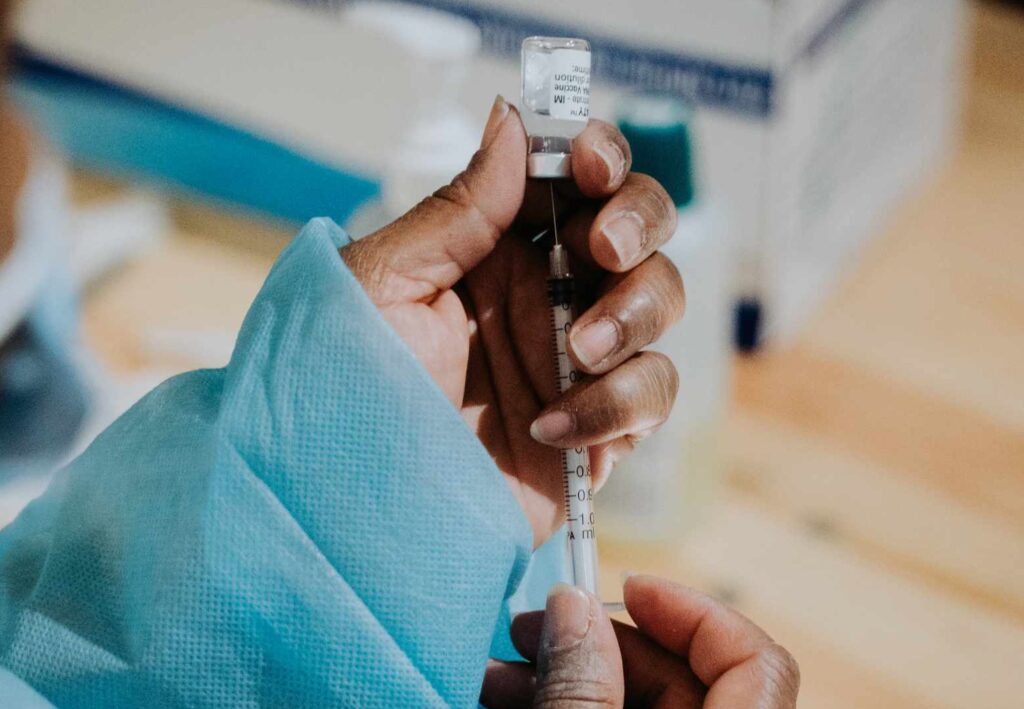 Un vaccin contre le Covid // Source : Mat Napo / Unsplash