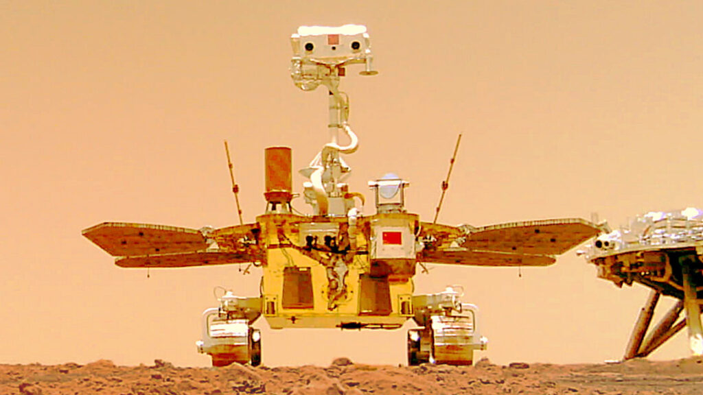 Un selfie de Zhurong sur Mars. // Source : CNSA Un selfie de Zhurong sur Mars. // Source : CNSA