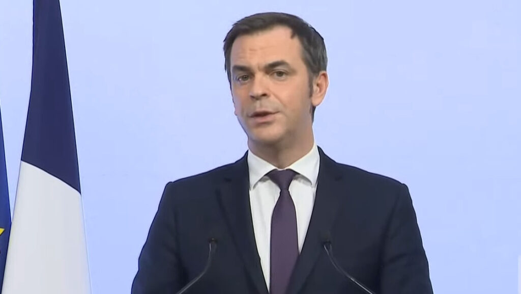 Olivier Véran pendant une conférence de presse // Source : YT/French Government