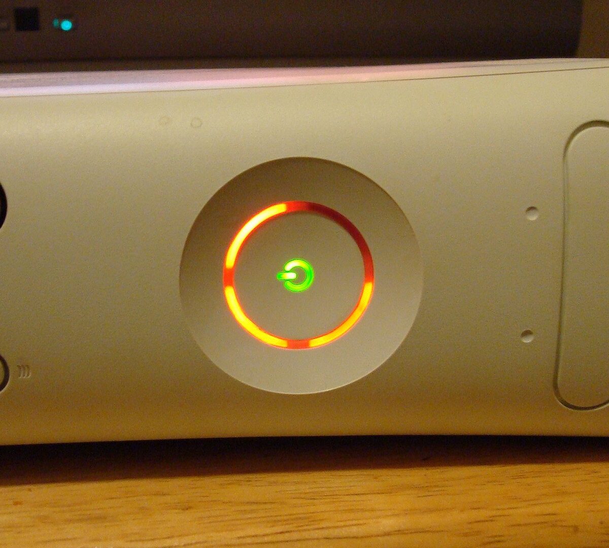 Le Red Ring of Death de la Xbox 360 // Source : Wikimedia Commons/Ryan Glenn