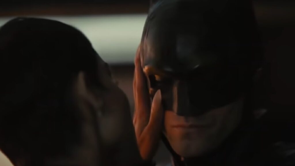 Catwoman et Batman en train de flirter. // Source : Capture/Warner