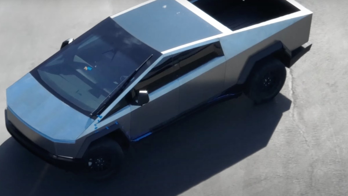 Le Cybertruck de Tesla aura des rétroviseurs. // Source : Capture YouTube Chile AI100