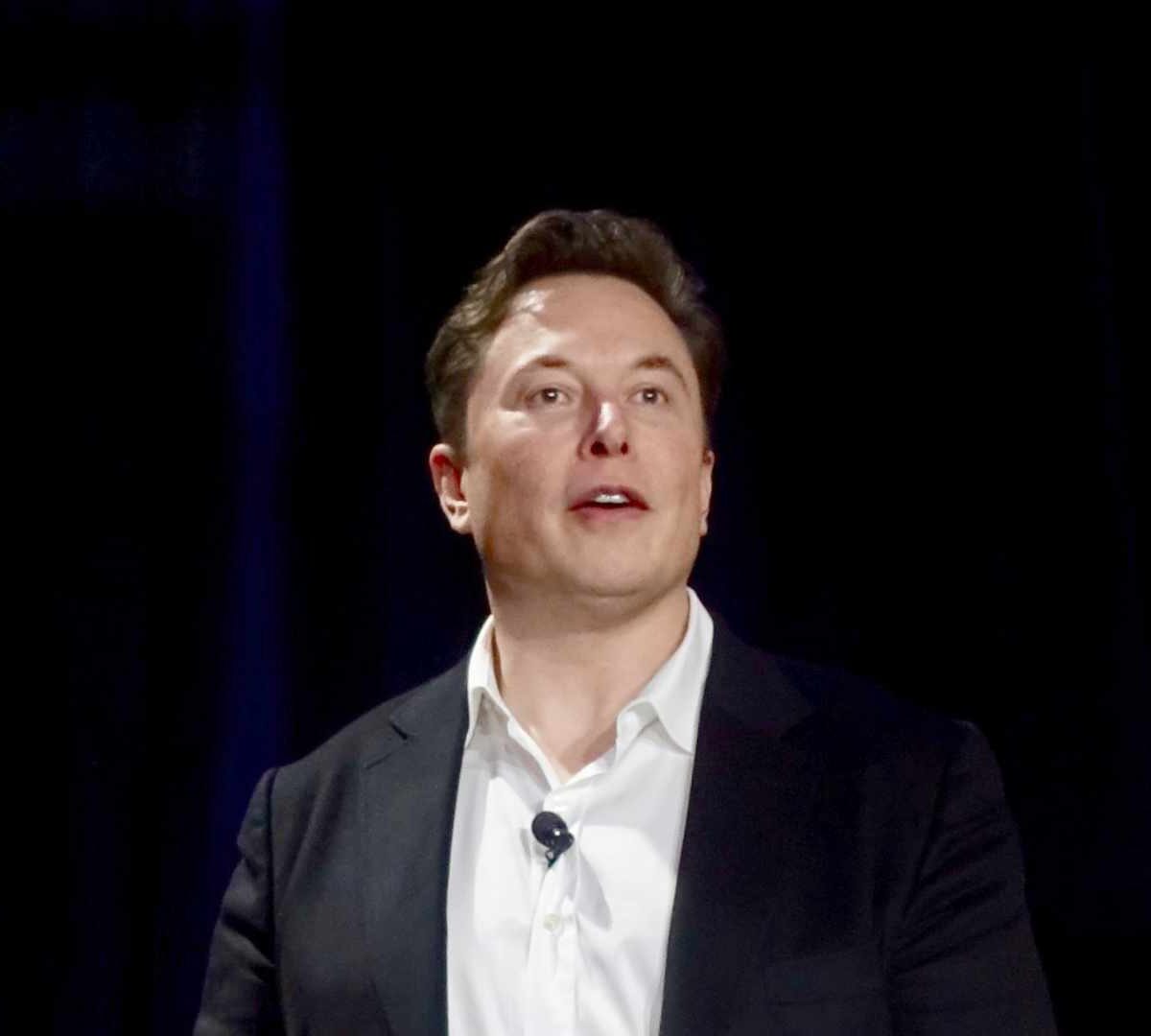 Elon Musk, lors d'une conférence sur Tesla // Source : Wiki Commons