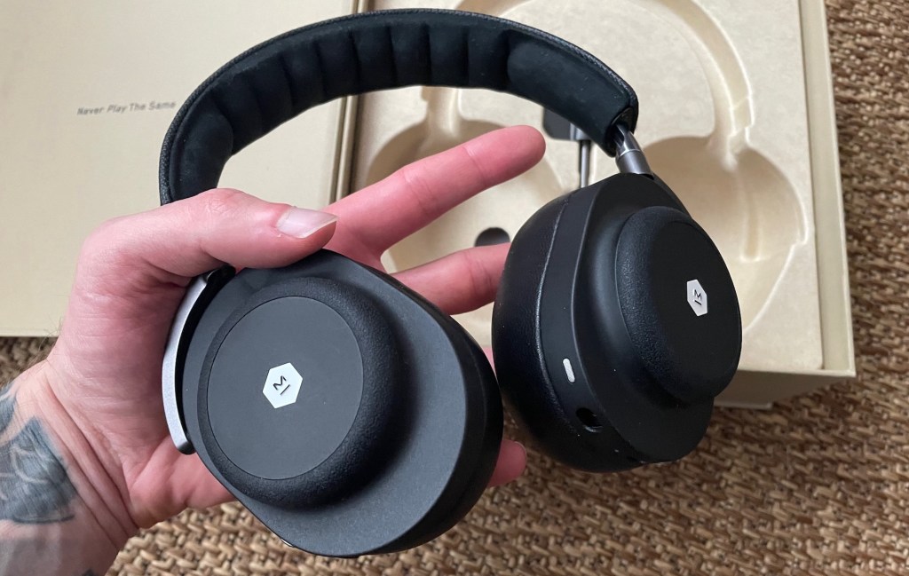 Le casque Master & Dynamic MG20 // Source : Maxime Claudel pour Numerama Le casque Master & Dynamic MG20 // Source : Maxime Claudel pour Numerama