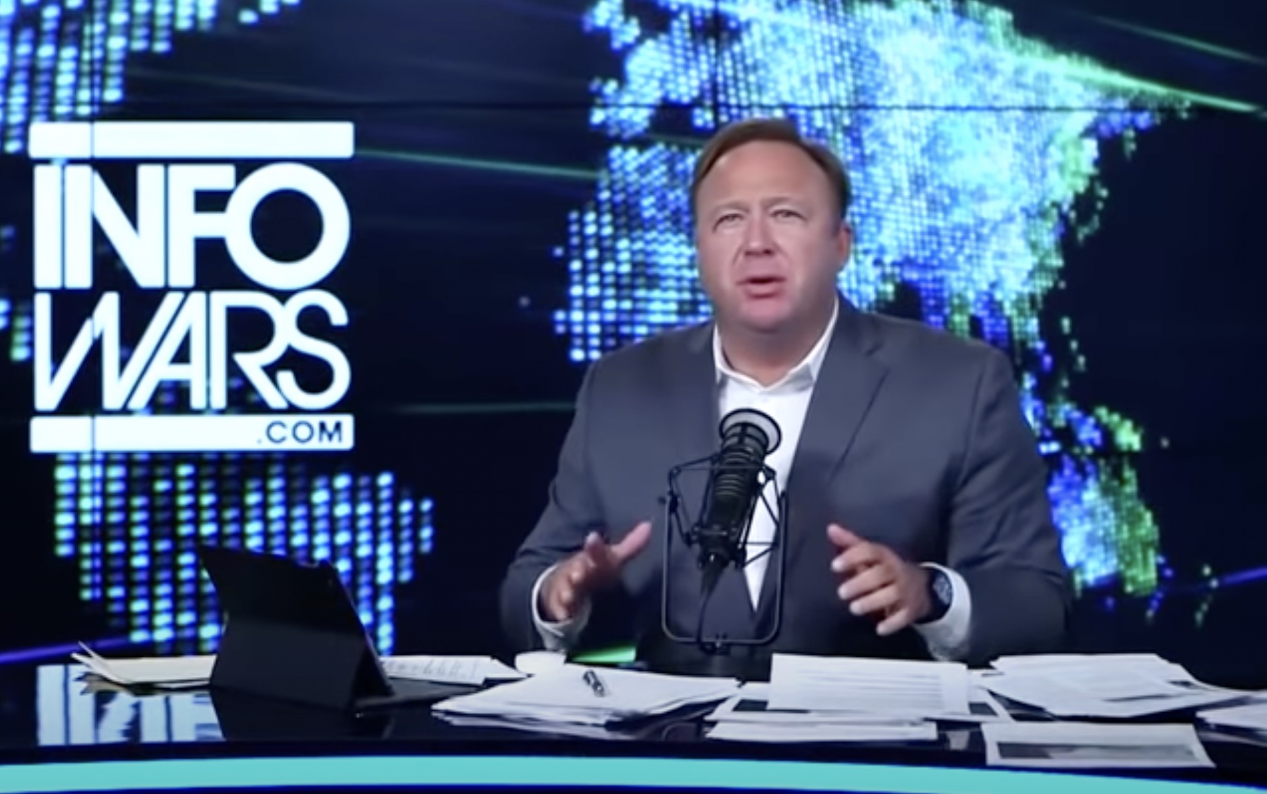 Le vrai conspirationniste Alex Jones.