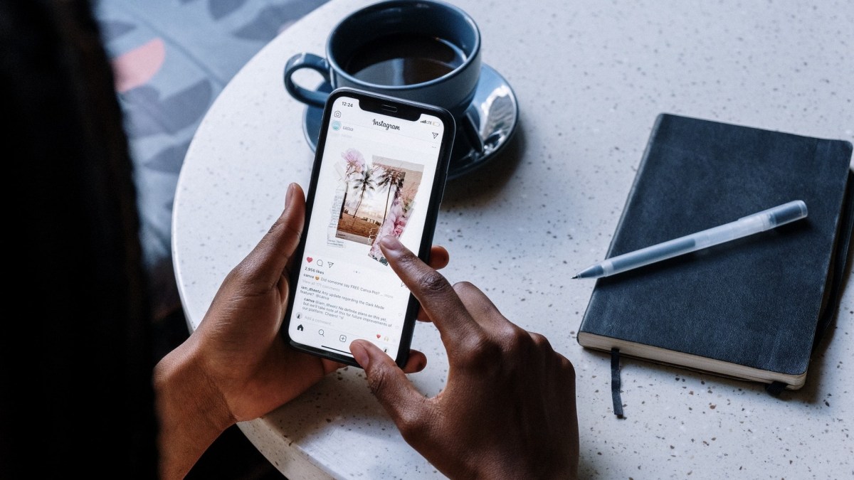 Instagram sur mobile. // Source : Pexels