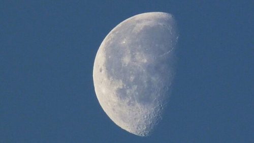 Lune gibbeuse. // Source : Flickr/CC/Jim Champion (photo recadrée)