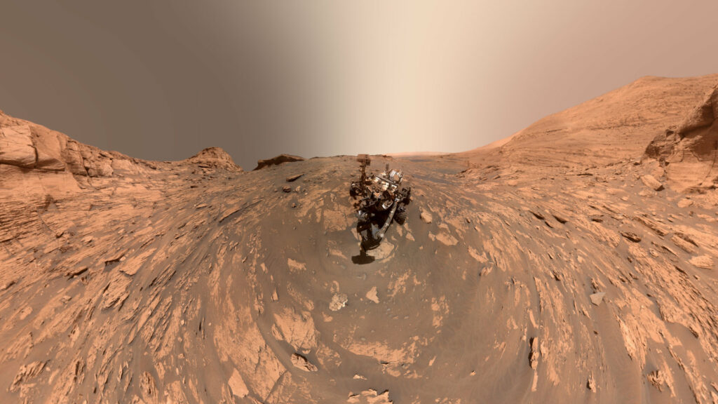 Coucou Curiosity ! Le rover nous envoie un nouveau selfie exaltant à 360° sur Mars