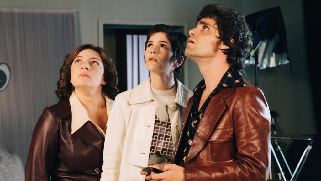 Annie Gréco (Émilie Gavois-Kahn), Max Berretta (Arthur Dupont) et Rose Bellecour (Chloé Chaudoye) // Source : France 2