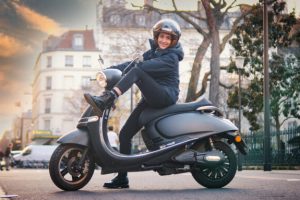 1 an en scooter électrique // Source : Louise Audry pour Numerama