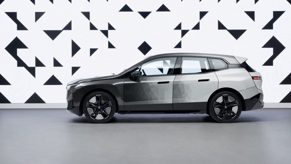 BMW iX Flow featuring E Ink // Source : BMW