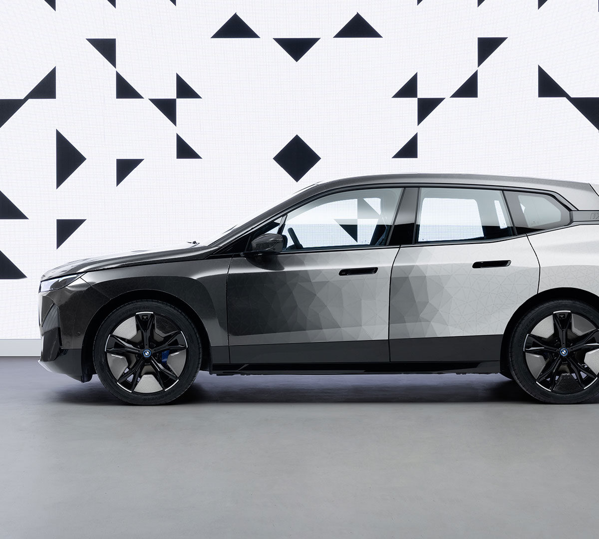 BMW iX Flow featuring E Ink // Source : BMW