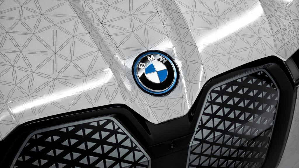 BMW iX Flow featuring E Ink // Source : BMW