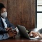 Wearing a mask and ventilating are essential measures against covid.  // Source: Pexels