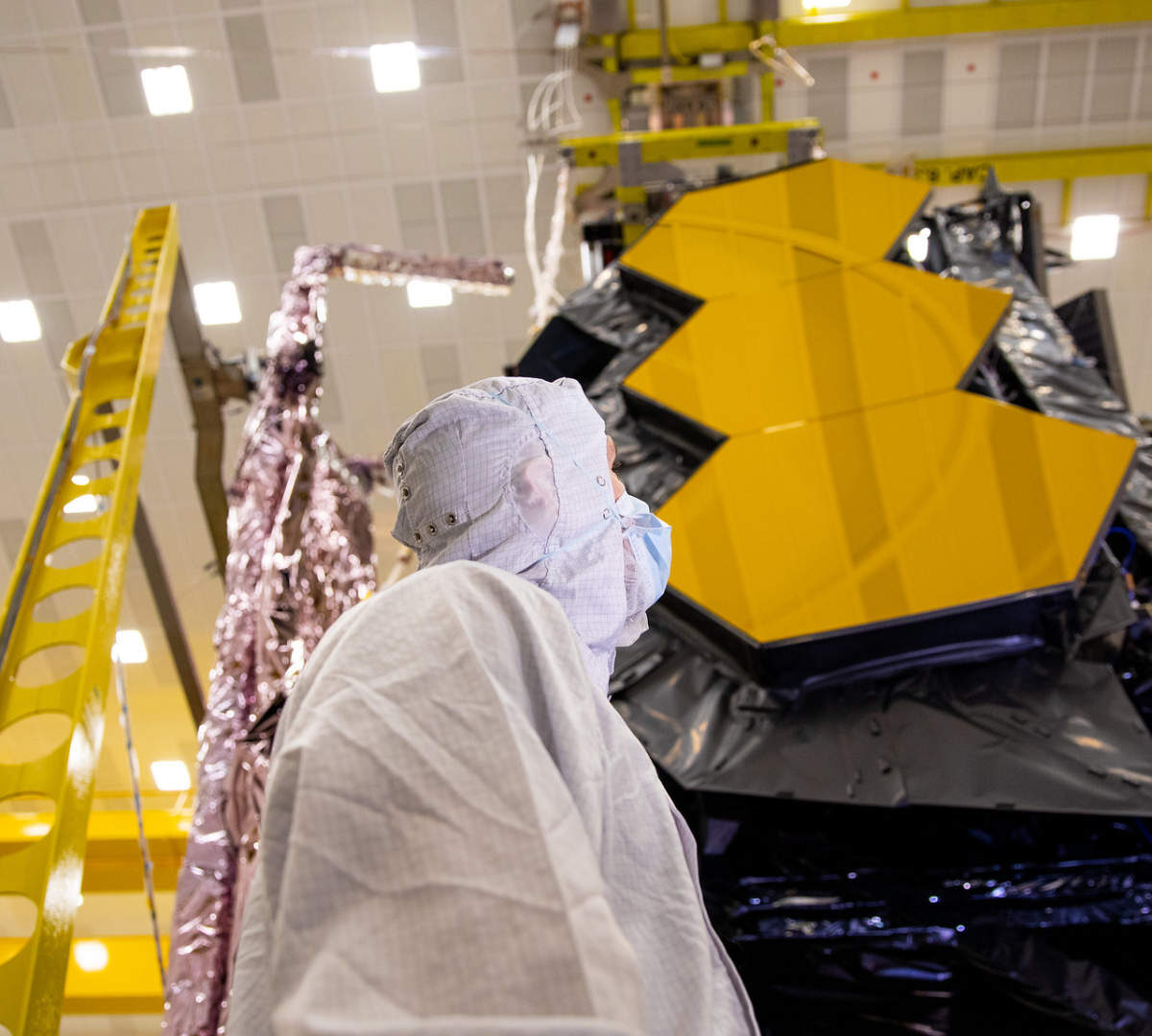 Le JWST, en position rangée. // Source : Northrop Grumman via Flickr (photo recadrée)