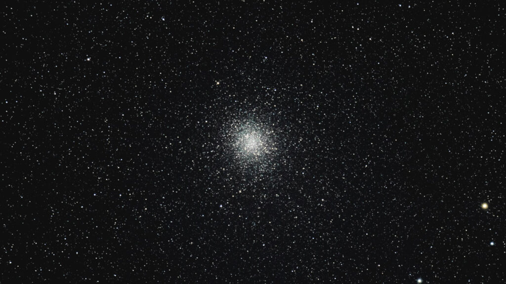 L'amas globulaire M22. // Source : Flickr/CC/Joel Tonyan (photo recadrée)