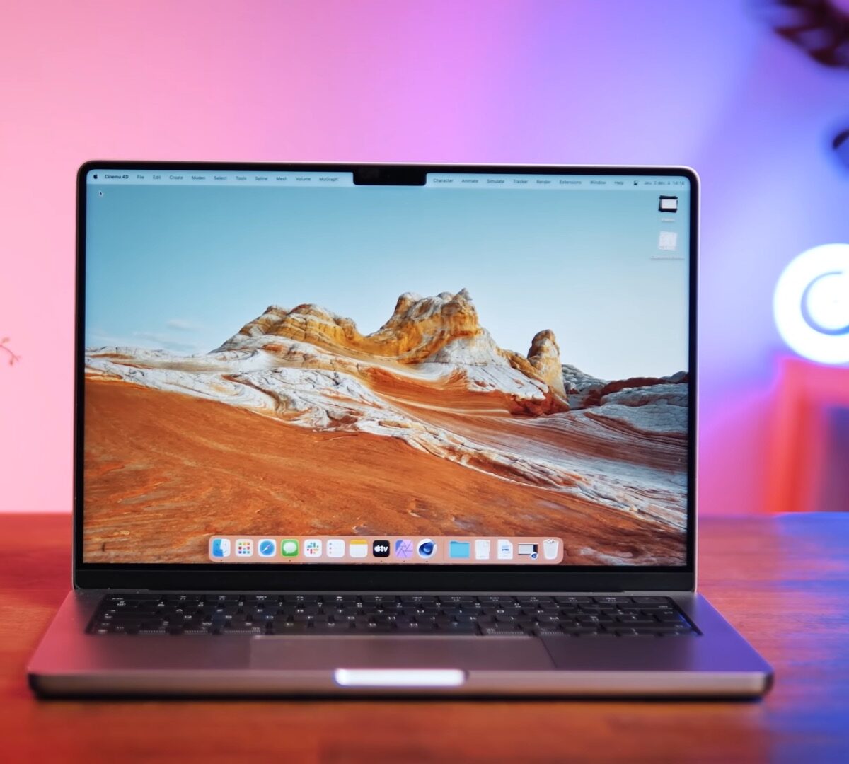 Le MacBook Pro M1 Pro, format 14 pouces.  // Source : Numerama