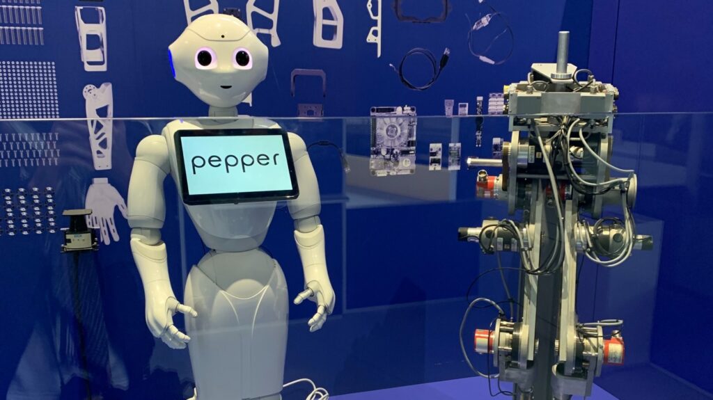 Le robot Pepper à la Cité des sciences. Il est programmé pour répondre à une série de questions. // Source : Marcus Dupont-Besnard
