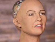 Robot humanoïde Sophia // Source : Sophia en interview avec CNBC