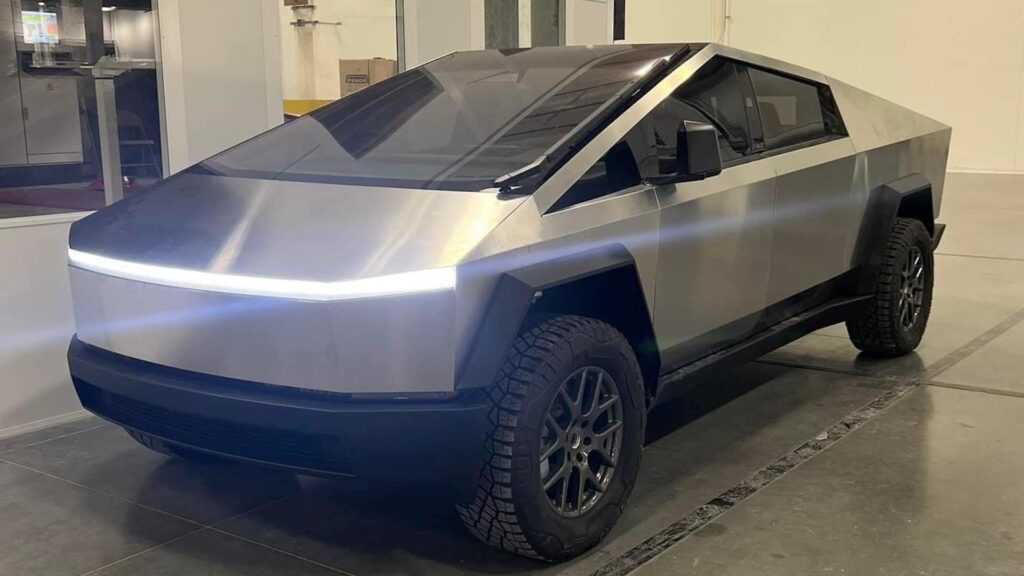 Prototype Tesla Cybertruck en fuite // Source : Cybertruck Owners Club