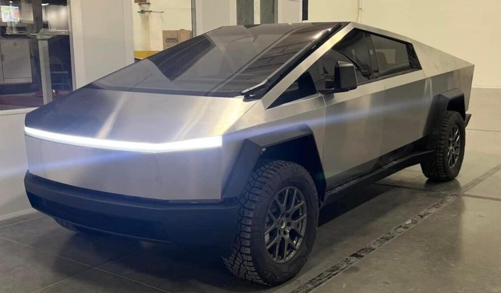 Prototype Tesla Cybertruck en fuite // Source : Cybertruck Owners Club Prototype Tesla Cybertruck en fuite // Source : Cybertruck Owners Club
