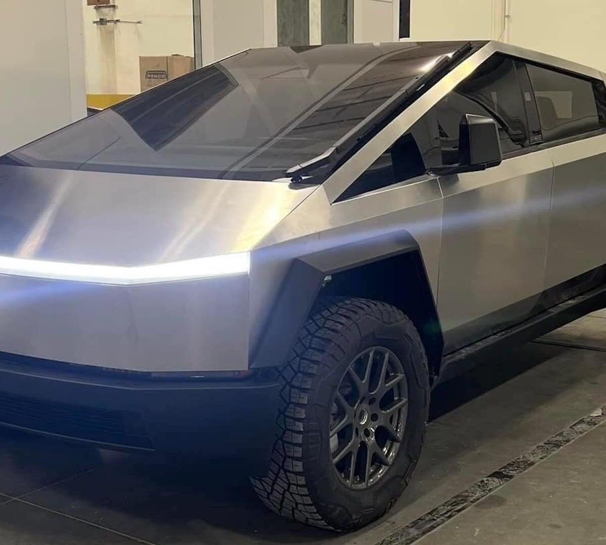 Prototype Tesla Cybertruck en fuite // Source : Cybertruck Owners Club