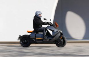 L'essai du BMW CE 04 par notre journaliste
