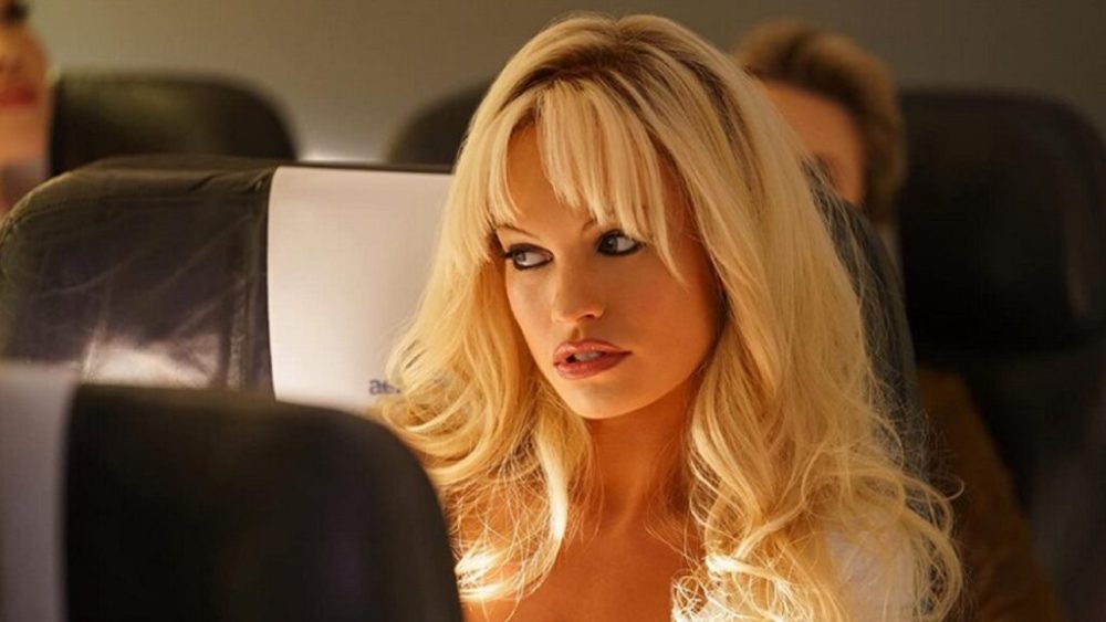 Lily James est méconnaissable en Pamela Anderson // Source : Capture d'écran/Hulu