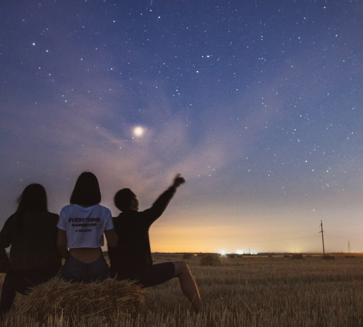 C'est parti pour un peu d'astronomie. // Source : Unplash/Rad Pozniakov (photo recadrée)