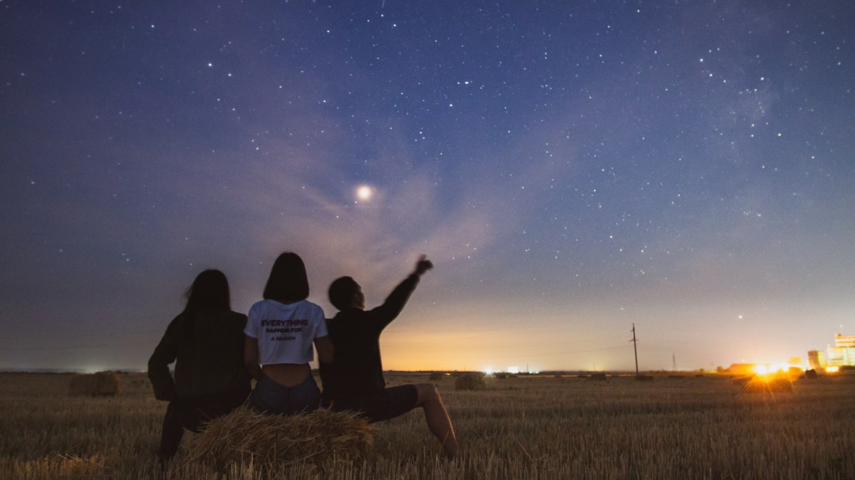 C'est parti pour un peu d'astronomie. // Source : Unplash/Rad Pozniakov (photo recadrée)